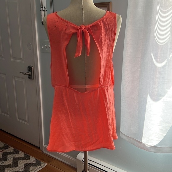 Lou & Grey Tie Open Back Summer Top size XL NWOT - Picture 4 of 7